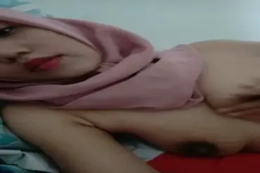 ABG Jilbab Pink Masturbasi Remas Atas Sampe ke Bawah poster
